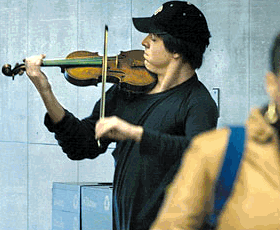 Violinist_Joshua_Bell_Bach_subway